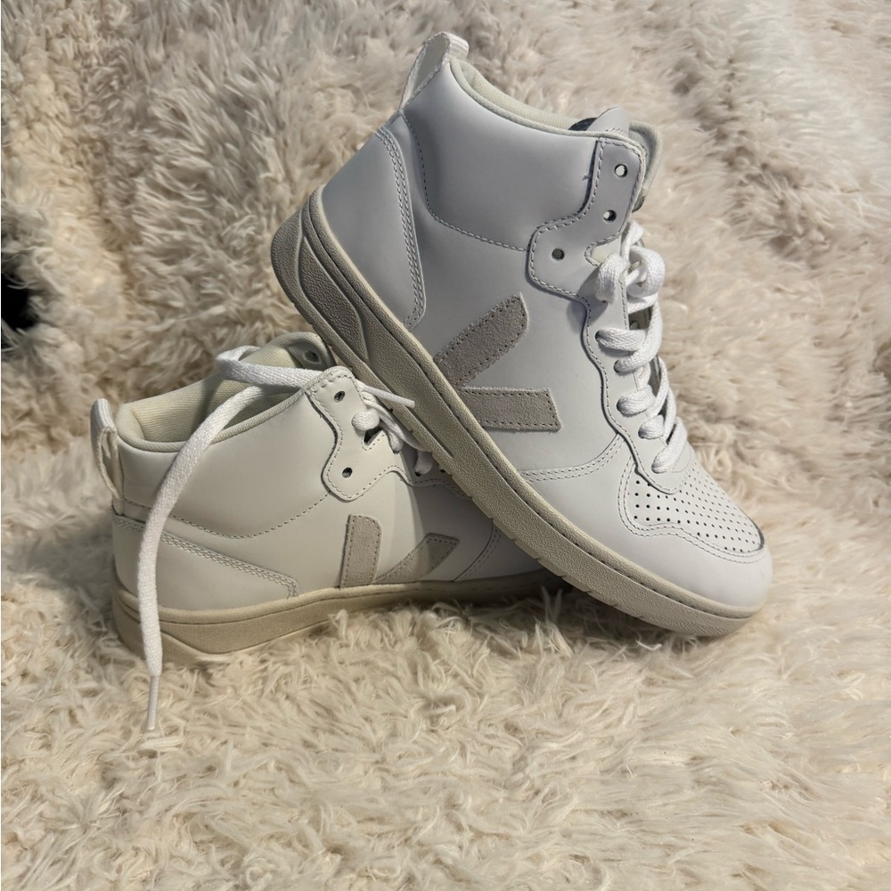 Veja V-15 Mid Sneaker